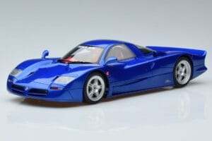 Nissan R390 GT1 Strassenversion Coupé GT Spirit 1:18