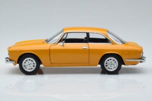 Alfa Romeo 1750 GTV Gelb Norev 1:18 187910 Metall – Bild 4 von 7
