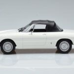 Alfa Romeo 2000 Spider Weiss Norev 1:18 - image 3 of 7