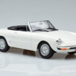 Alfa Romeo 2000 Spider Weiss Norev 1:18 - image 5 of 7