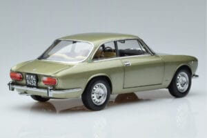 Alfa Romeo GTV 2000 Grün Limitierte Auflage Norev 1:18 187913 Metall – Bild 3 von 7