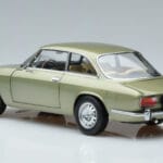 Alfa Romeo GTV 2000 Grün Limitierte Auflage Norev 1:18 187913 Metall - image 6 of 7