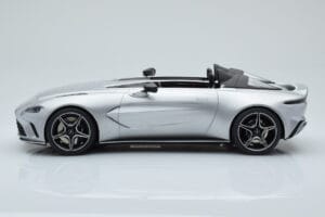 Aston Martin V12 Speedster Silber GT Spirit 1:18 GT430 Resin – Bild 3 von 6