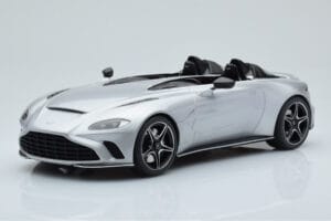 Aston Martin V12 Speedster Silber GT Spirit 1:18
