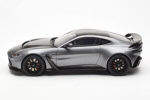 Aston Martin V12 Vantage Magnetic Silber GT Spirit 1:18 GT443 Resin – Bild 3 von 6