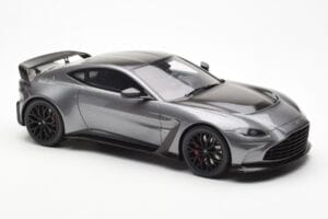 Aston Martin V12 Vantage Magnetic Silber GT Spirit 1:18 GT443 Resin – Bild 4 von 6