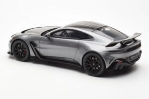 Aston Martin V12 Vantage Magnetic Silber GT Spirit 1:18 GT443 Resin – Bild 5 von 6