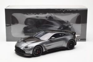 Aston Martin V12 Vantage Magnetic Silber GT Spirit 1:18 GT443 Resin – Bild 6 von 6