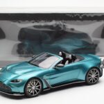 Aston Martin V12 Vantage Roadster Tayos Türkis Grün GT Spirit 1:18 - image 6 of 6
