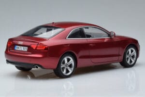 Audi A5 B8 Granatrot Norev 1:18 188352 Metall – Bild 3 von 7