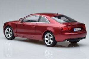 Audi A5 B8 Granatrot Norev 1:18 188352 Metall – Bild 6 von 7