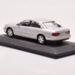 Audi A8 D2 Silber Grüner Streifen Minichamps 1:43 - image 3 of 4