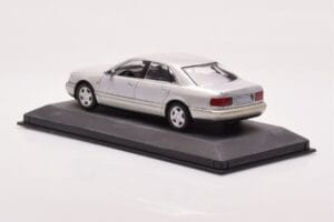 Audi A8 D2 Silber Grüner Streifen Minichamps 1:43 AUDI-264455 Metall – Bild 3 von 4