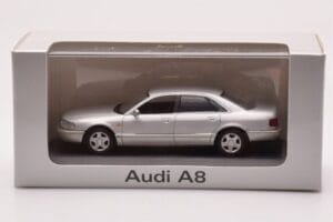 Audi A8 D2 Silber Grüner Streifen Minichamps 1:43 AUDI-264455 Metall – Bild 4 von 4
