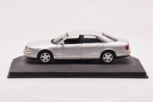 Audi A8 D2 Silber Grüner Streifen Minichamps 1:43
