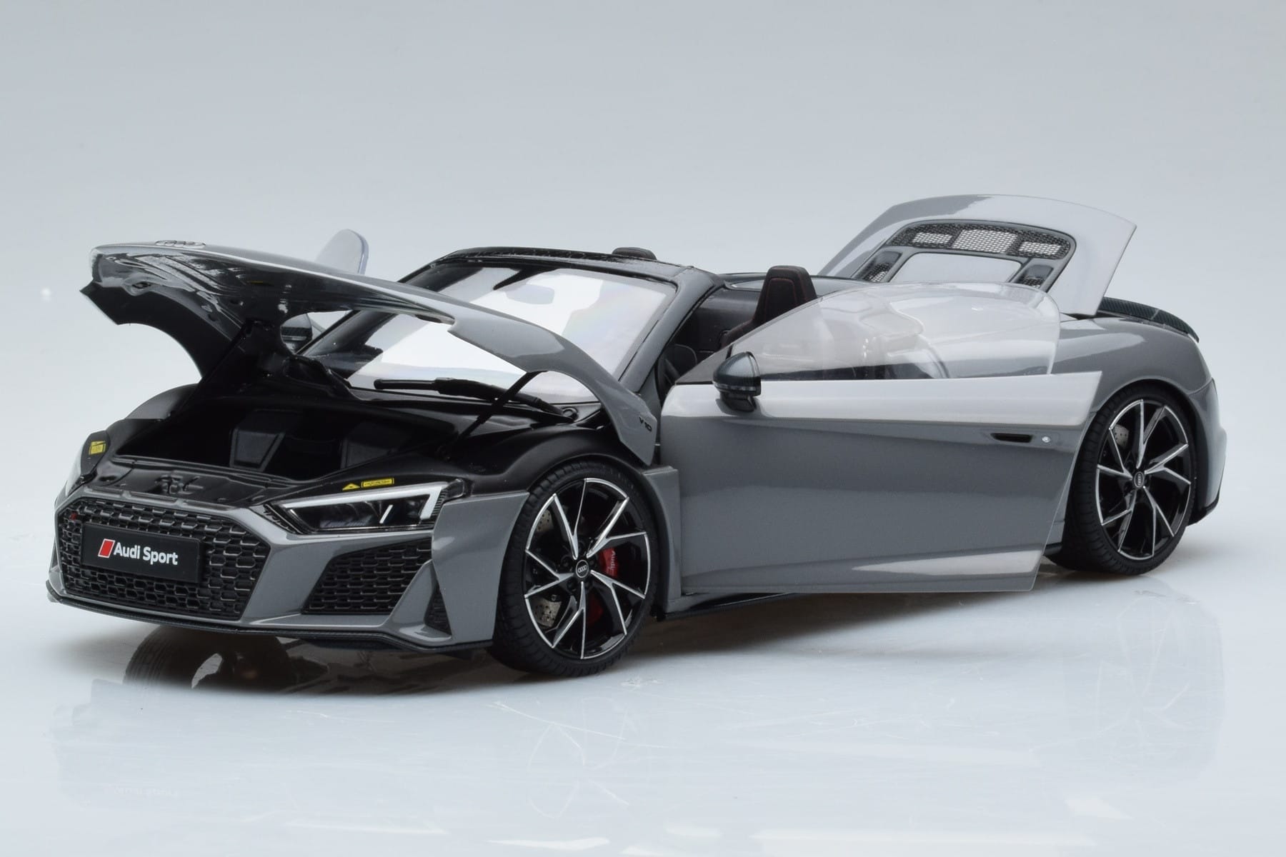 Audi R8 Spyder Performance Nardo Grau Kengfai 1:18 VAKF-0352 Metall – Bild 2 von 11
