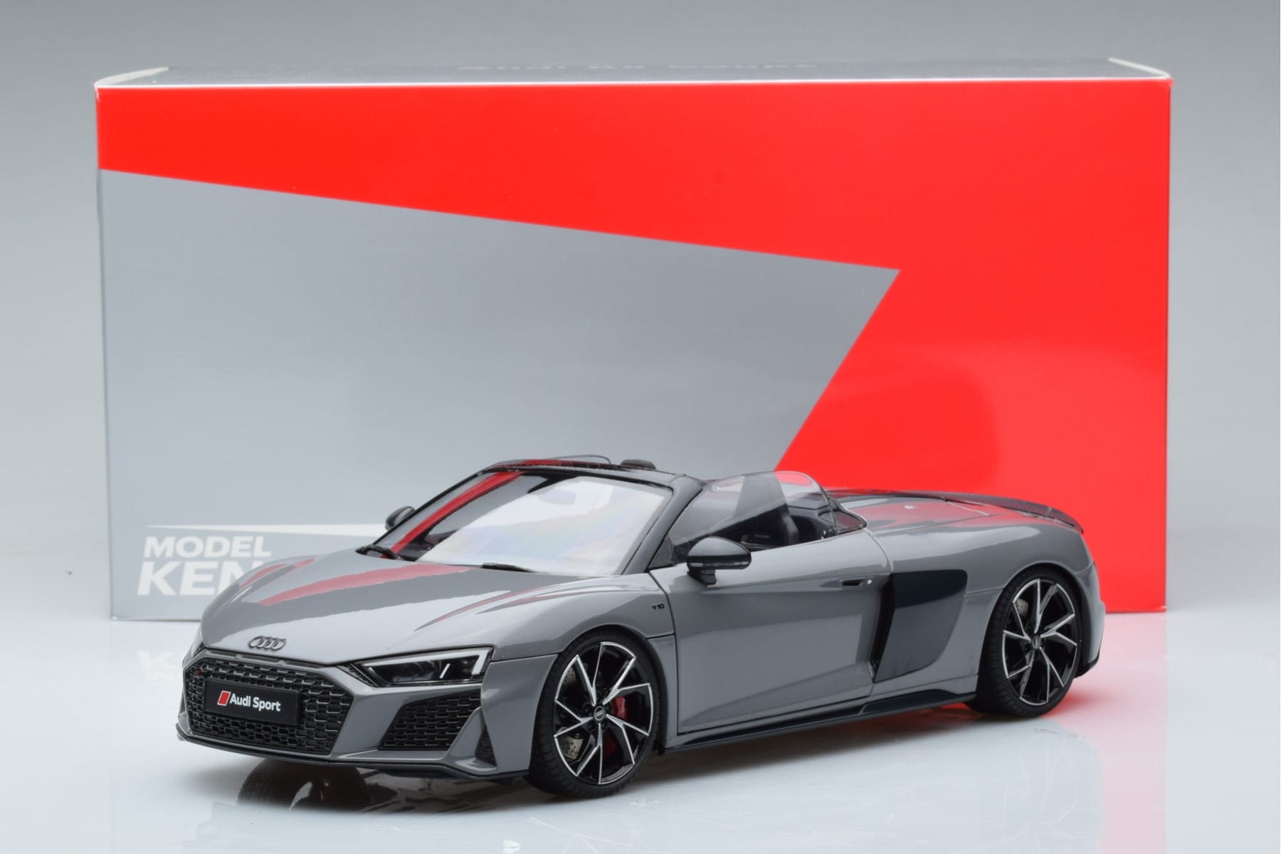 Audi R8 Spyder Performance Nardo Grau Kengfai 1:18 VAKF-0352 Metall – Bild 11 von 11