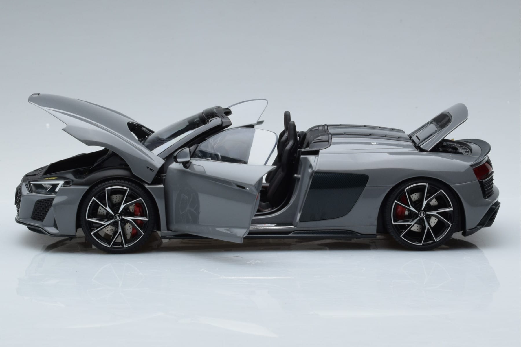 Audi R8 Spyder Performance Nardo Grau Kengfai 1:18 VAKF-0352 Metall – Bild 4 von 11