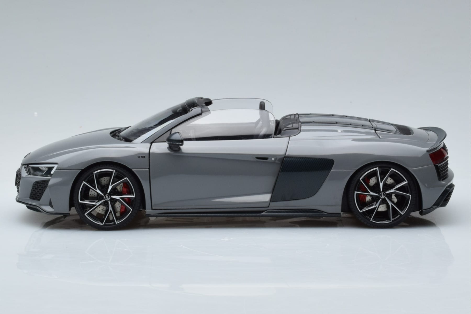 Audi R8 Spyder Performance Nardo Grau Kengfai 1:18 VAKF-0352 Metall – Bild 6 von 11