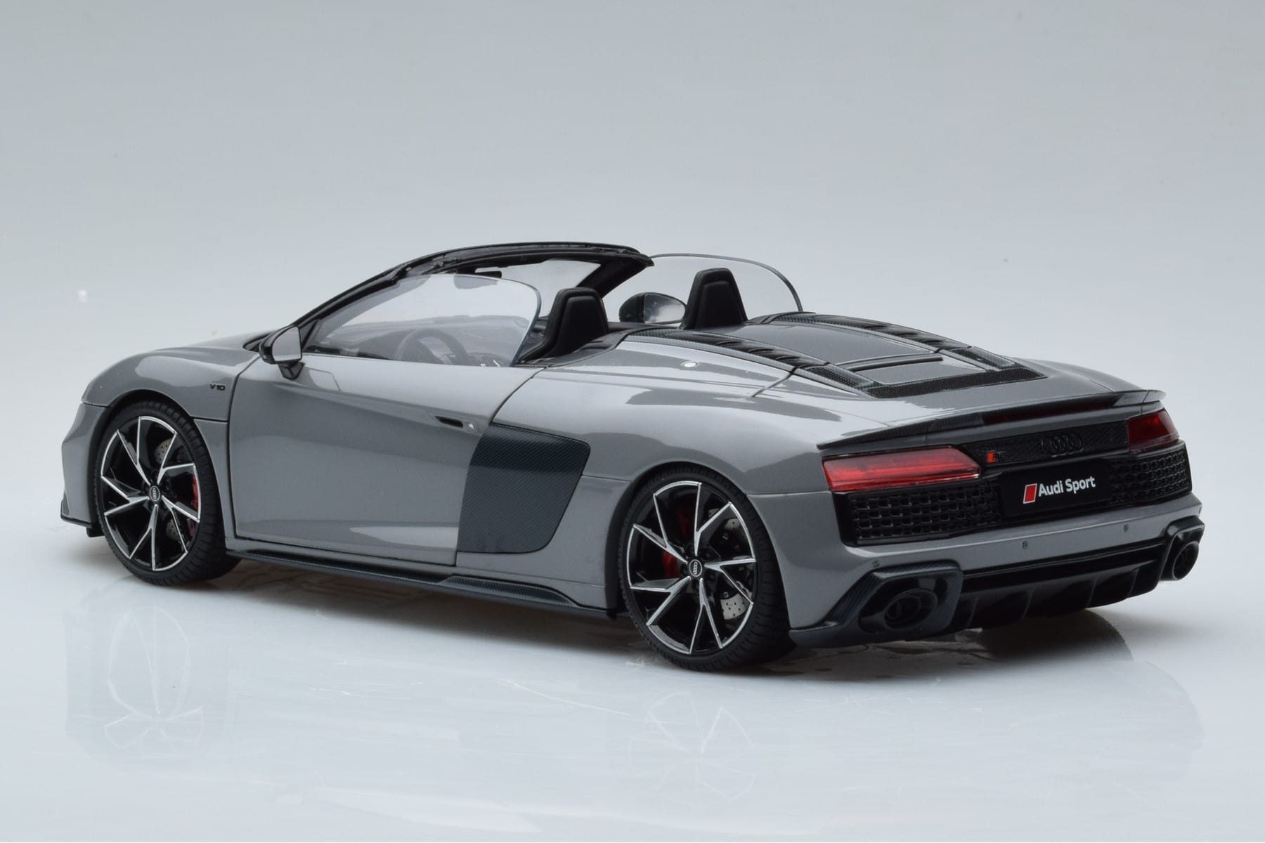 Audi R8 Spyder Performance Nardo Grau Kengfai 1:18 VAKF-0352 Metall – Bild 8 von 11