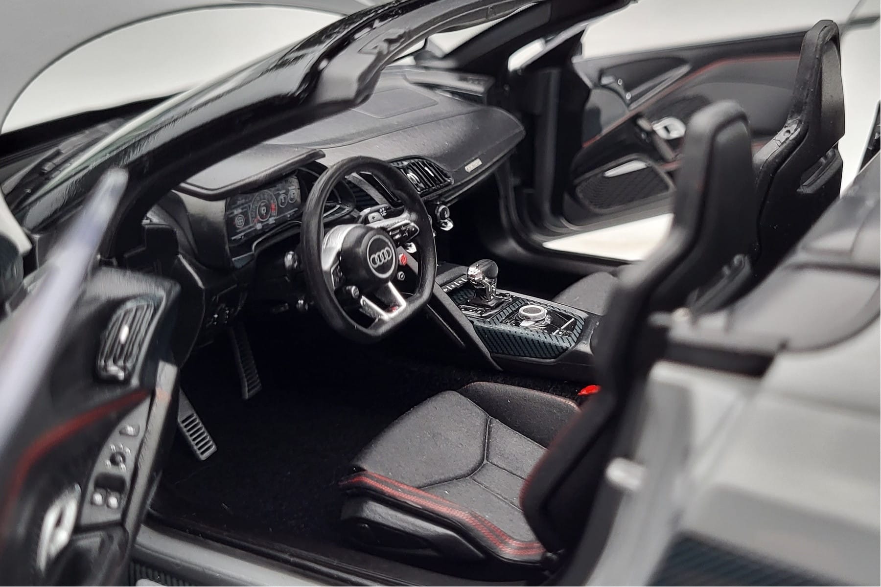 Audi R8 Spyder Performance Nardo Grau Kengfai 1:18 VAKF-0352 Metall – Bild 9 von 11