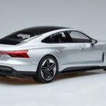 Audi RS e-tron GT Silber Norev 1:18 188381 Metall - image 2 of 6