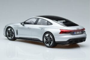 Audi RS e-tron GT Silber Norev 1:18 188381 Metall – Bild 5 von 6