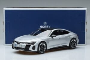 Audi RS e-tron GT Silber Norev 1:18 188381 Metall – Bild 6 von 6