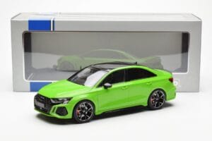 Audi RS3 8Y Limousine Grün MCG 1:18 MCG18449 Metall – Bild 6 von 6