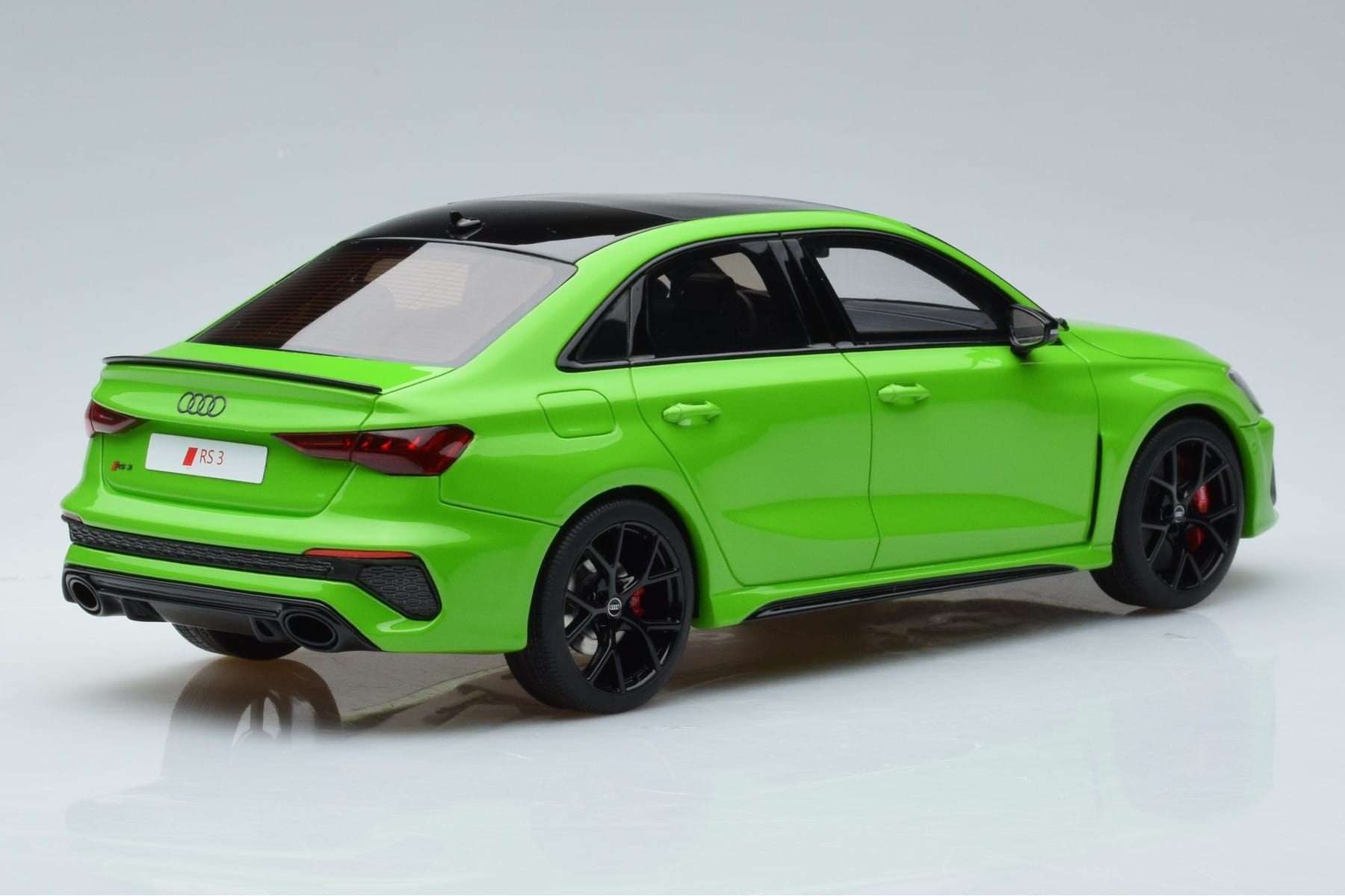 Audi RS3 8Y Limousine Grün GT Spirit 1:18 GT414 Resin – Bild 2 von 6
