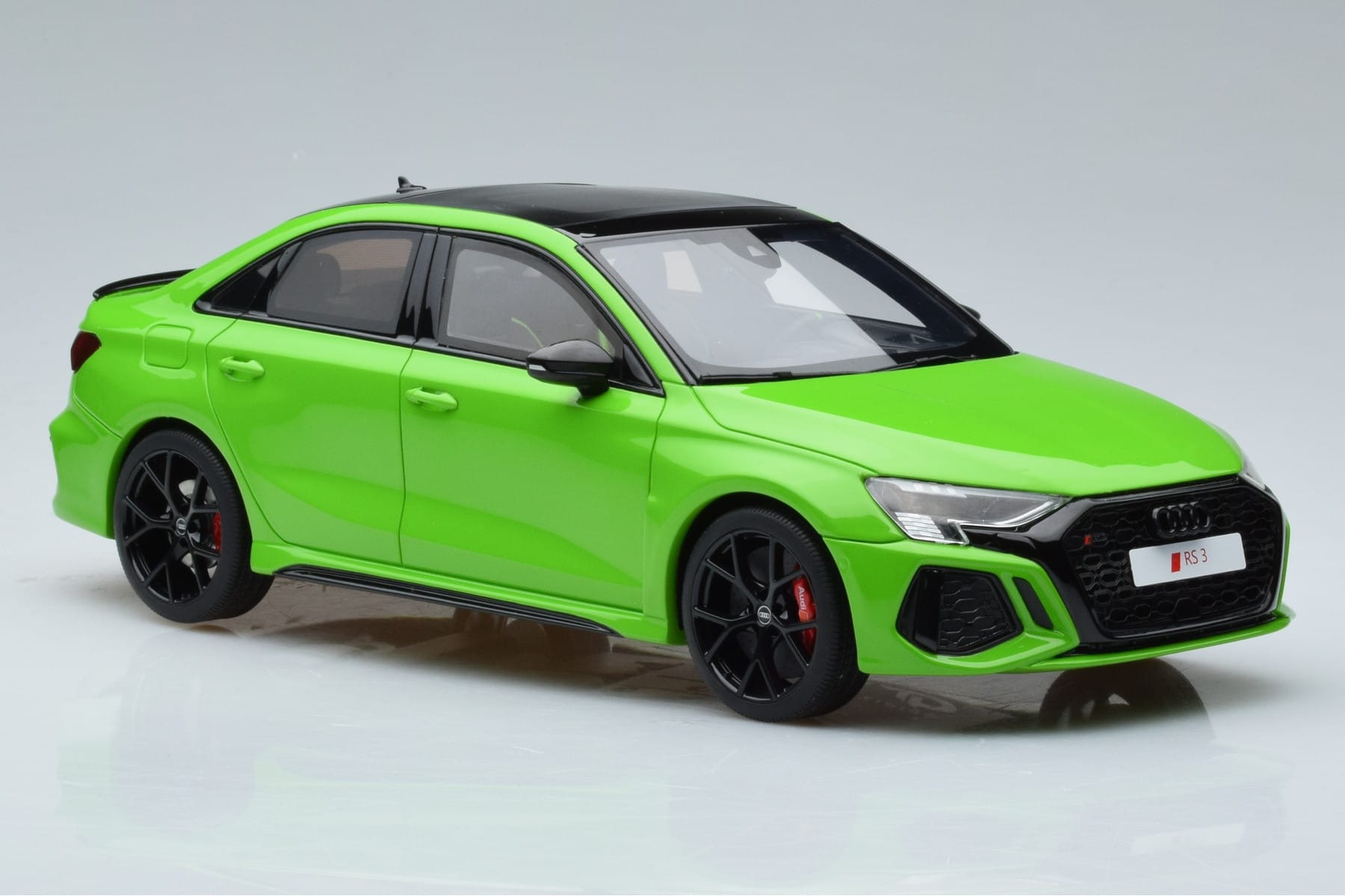 Audi RS3 8Y Limousine Grün GT Spirit 1:18 GT414 Resin – Bild 4 von 6