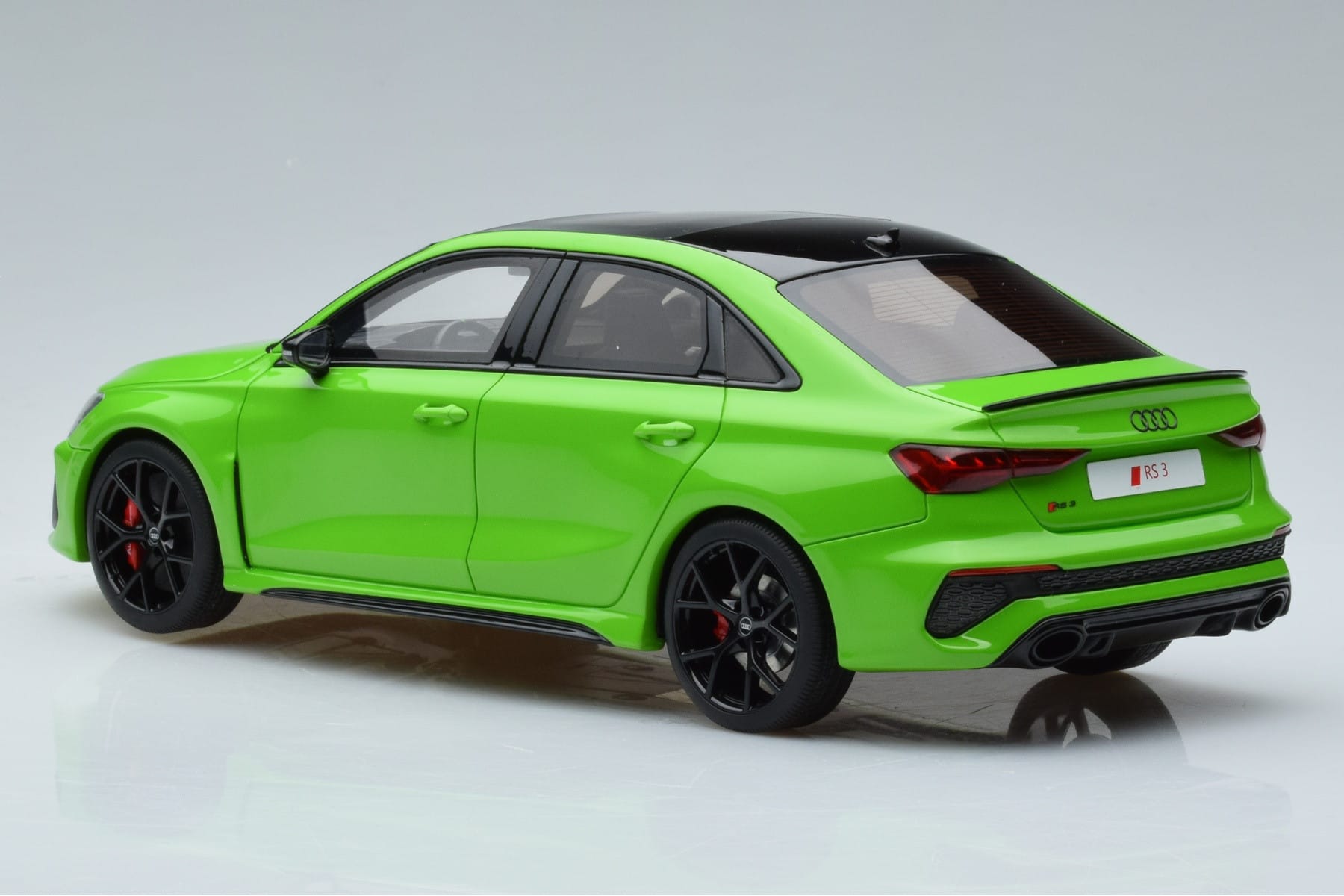Audi RS3 8Y Limousine Grün GT Spirit 1:18 GT414 Resin – Bild 5 von 6