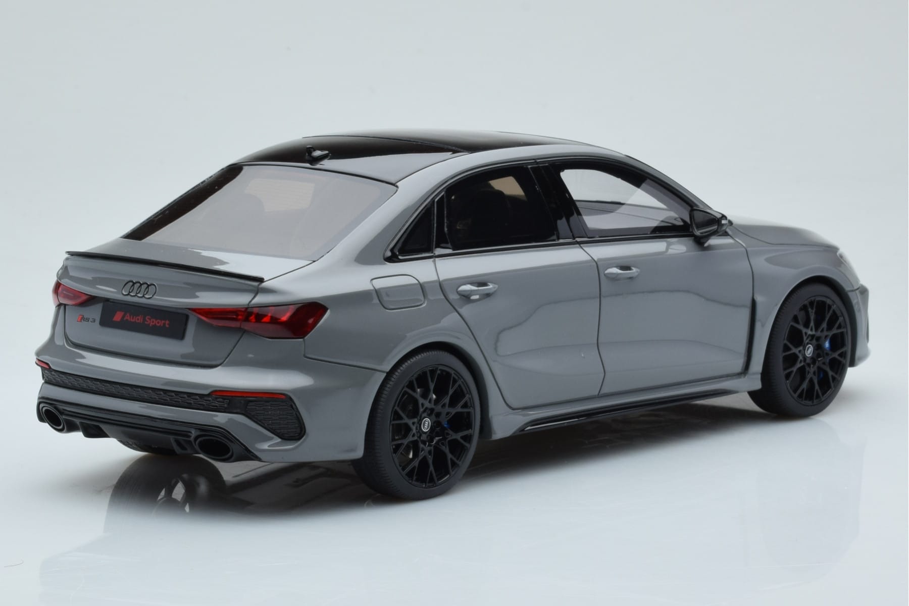 Audi RS3 8Y Limousine Performance Edition Grau GT Spirit 1:18 GT885 Resin – Bild 2 von 6