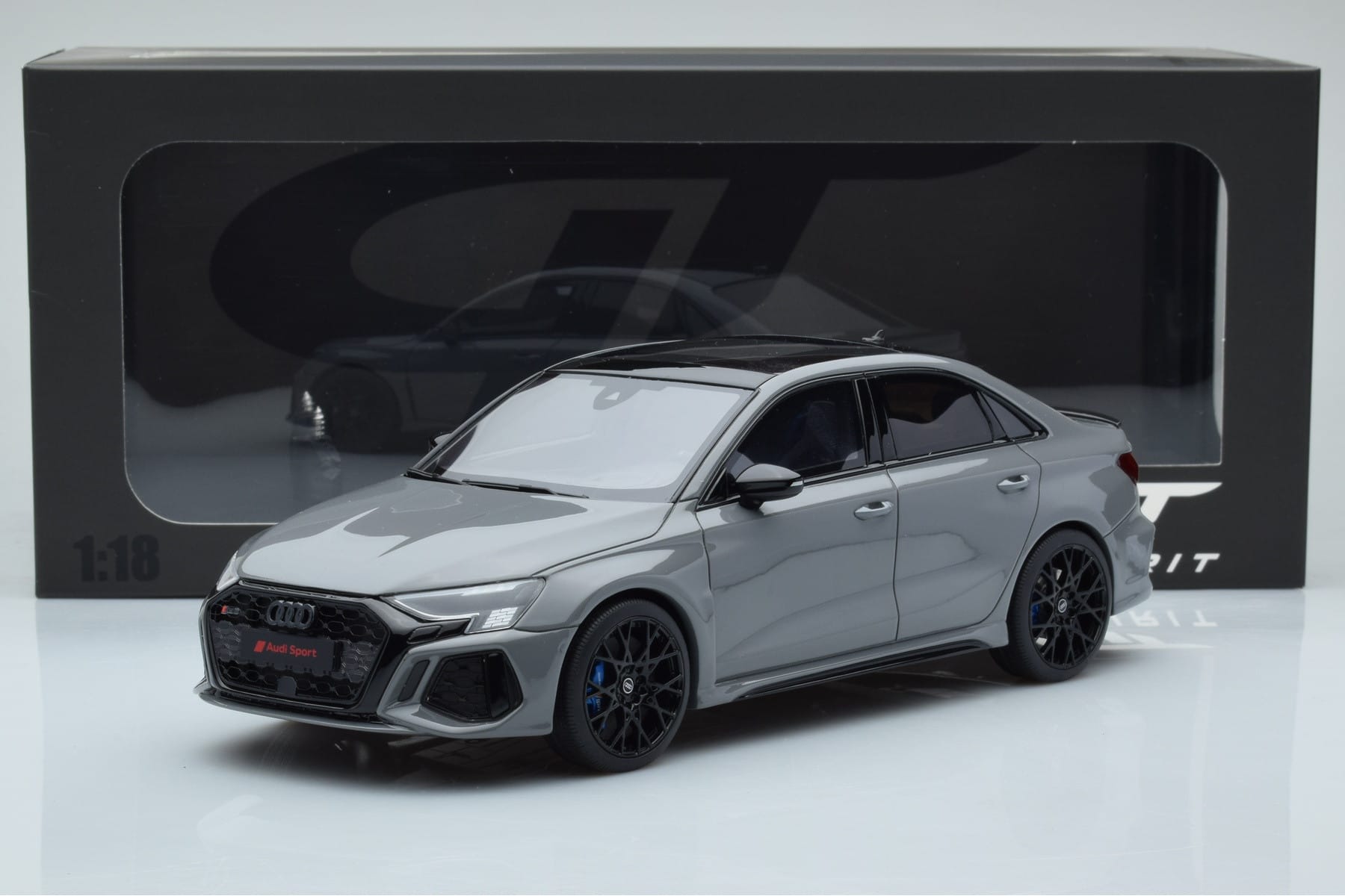 Audi RS3 8Y Limousine Performance Edition Grau GT Spirit 1:18 GT885 Resin – Bild 6 von 6