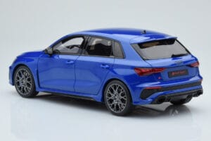 Audi RS3 8Y Sportback Performance Edition Nagaro Blau GT Spirit 1:18 GT884 Resin – Bild 4 von 5