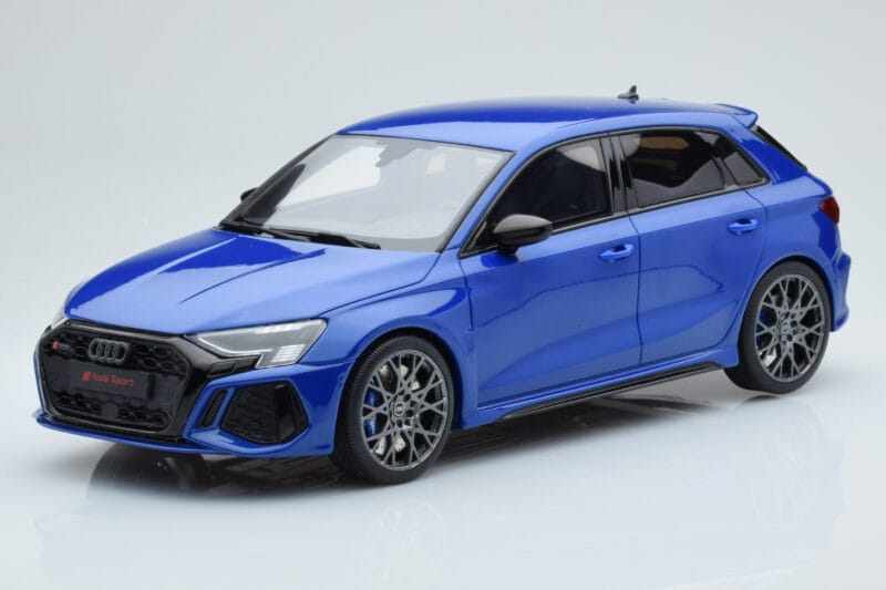 Audi RS3 8Y Sportback Performance Edition Nagaro Blau GT Spirit 1:18