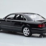 Audi S8 D2 Schwarz Otto 1:18 - image 5 of 6