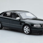 Audi S8 D2 Grün Otto 1:18 - image 4 of 6
