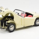 Austin-Healey Sprite Mk I Open Old English Weiss Kyosho 1:18 - image 2 of 8