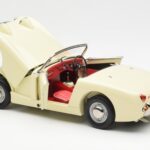 Austin-Healey Sprite Mk I Open Old English Weiss Kyosho 1:18 - image 5 of 8