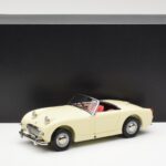 Austin-Healey Sprite Mk I Open Old English Weiss Kyosho 1:18 - image 8 of 8