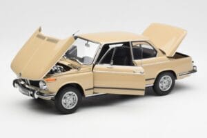 BMW 2002 Ti E10 Sahara Beige Kyosho 1:18 08541BG Metall – Bild 2 von 8