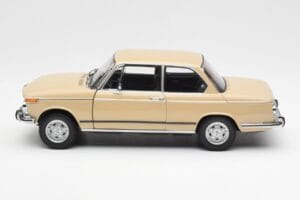 BMW 2002 Ti E10 Sahara Beige Kyosho 1:18 08541BG Metall – Bild 4 von 8