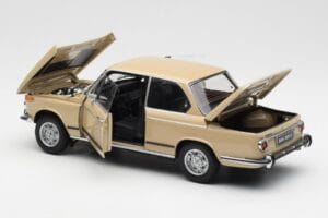 BMW 2002 Ti E10 Sahara Beige Kyosho 1:18 08541BG Metall – Bild 5 von 8