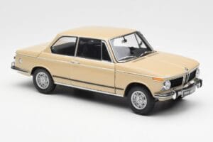 BMW 2002 Ti E10 Sahara Beige Kyosho 1:18 08541BG Metall – Bild 6 von 8