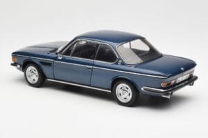BMW 3.0 CSi E9 Blau Metallic AUTOart 1:18 70672 Metall – Bild 7 von 8
