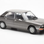 BMW 520i E28 Grau MCG 1:18 - image 4 of 6