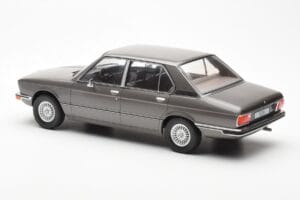 BMW 520i E28 Grau MCG 1:18 MCG18121 Metall – Bild 5 von 6