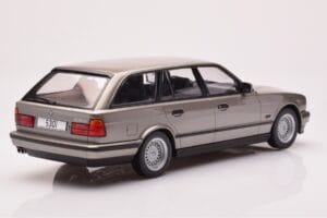 BMW 530i E34 Touring Grau Metallic MCG 1:18 MCG18330 Metall – Bild 2 von 6