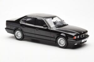 BMW 540i E34 Schwarz Metallic MCG 1:18 MCG18157 Metall – Bild 4 von 6